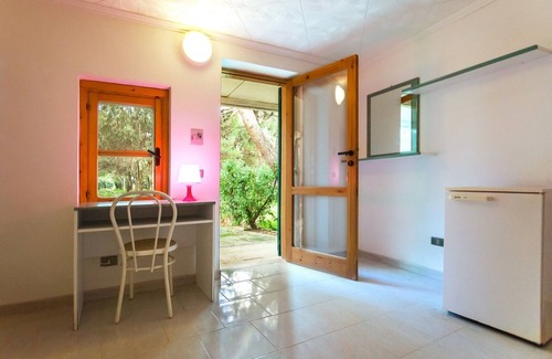 Chiesiola Apartment | Studio 'Baia Falcone-Studio Type A 105' with Sea View, Wi-Fi and Air Conditioning