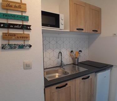 Anatole France Apartment | Studio Balcon Narbonne Centre