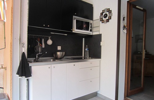 La Londe-les-Maures Condo | STUDIO CABIN GARDEN FLOOR 4 pers