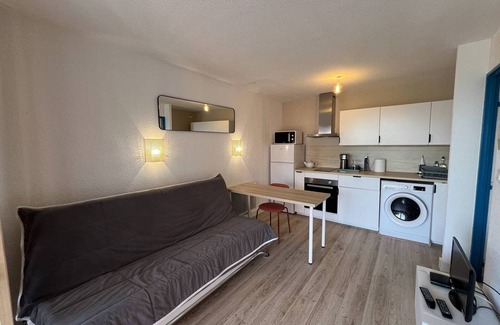 Le Barcares Apartment | Studio cabin for 4 with pool & parking in Port Barcarès