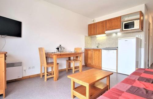 Saint-Etienne-en-Devoluy Apartment | Studio cabine 2 pers, sud, balcon, à 100m télésiège, ski locker - FR-1-525-196
