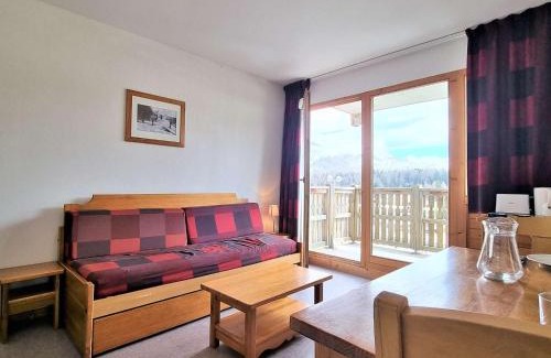 Saint-Etienne-en-Devoluy Apartment | Studio cabine 2 pers, sud, balcon, à 100m télésiège, ski locker - FR-1-525-196