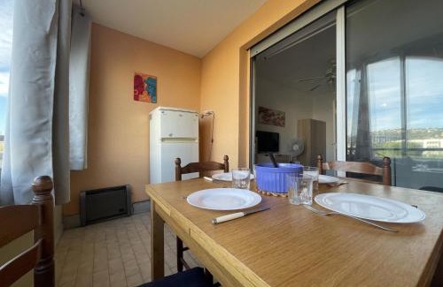 Sete Apartment | Studio cabine avec loggia vitrée, à 100m de la plage, proche commerces et activités à Sète - FR-1-338-492