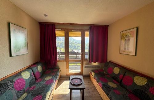 Belle Plagne Apartment | Studio cabine fonctionnel au pied des pistes avec balcon - FR-1-181-2161