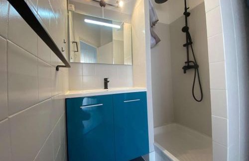 Marseillan Plage Apartment | Studio Cabine Mezzanine Rénové pour 4 Pers. avec Terrasse et Parking Privé - Animaux Admis - FR-1-326-553