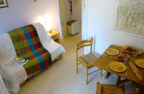 Bagneres-de-Luchon Apartment | Studio Calme avec Balcon Plein Sud, Parking Privé, Proche Thermes et Centre-ville - FR-1-313-149