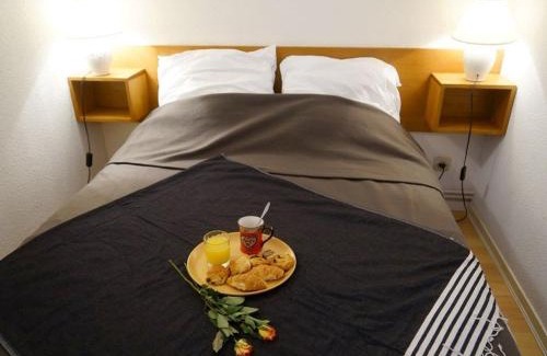 Bagneres-de-Luchon Apartment | Studio Calme avec Balcon Plein Sud, Parking Privé, Proche Thermes et Centre-ville - FR-1-313-149