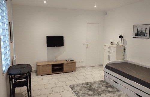 Saint-Charles du Port Apartment | studio charmant canapé lit Netflix Prime video wifi Dazn