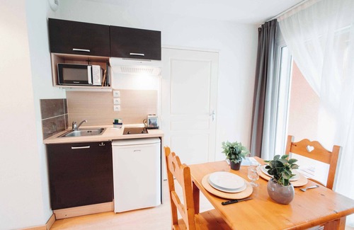Ax-les-Thermes Apartment | Studio climatisé | À deux pas du centre + piscine