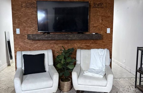 Brownsville Apartment | Studio close to L&G Space X in Brownsville