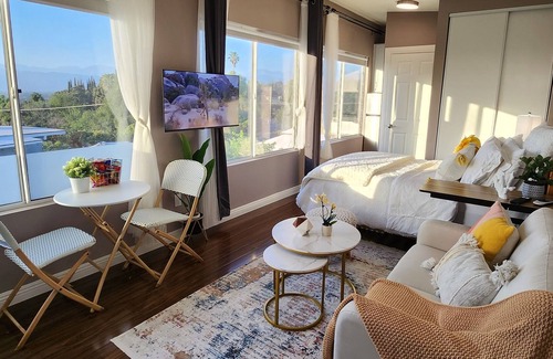 Covina Cottage | Studio close to nature with view 可愛小屋,在市區裏的大自然 環境