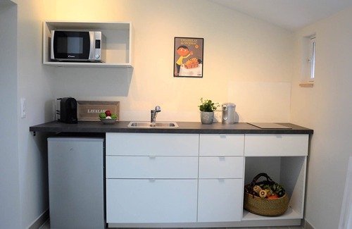 Castelsarrasin House | Studio Colonel - Sleeps 4