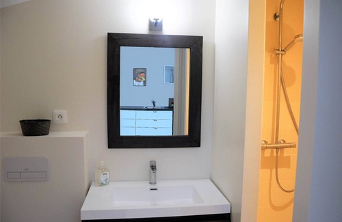 Castelsarrasin House | Studio Colonel - Sleeps 4