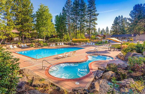 Bend Apartment | Studio condo with access to shared pools, hot tubs, close to Mt. Bachelor