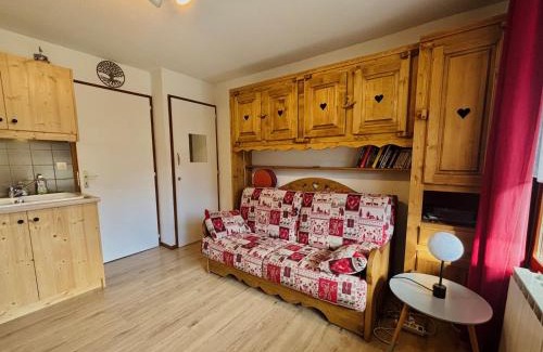 Samoens Apartment | Studio confortable avec balcon et parking au centre du village - FR-1-624-121