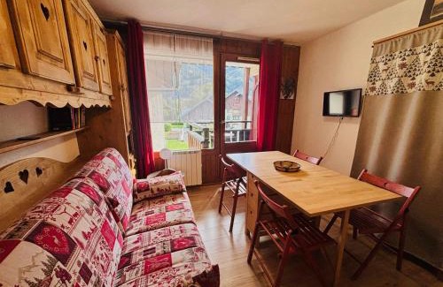 Samoens Apartment | Studio confortable avec balcon et parking au centre du village - FR-1-624-121