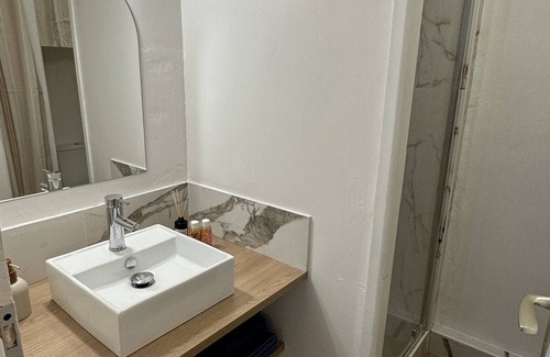 Dax Apartment | Studio Confortable en Centre-ville, Proche Parking