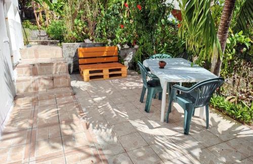 Marigot Apartment | Studio confortable à Vieux Habitants 50 m² avec vue mer