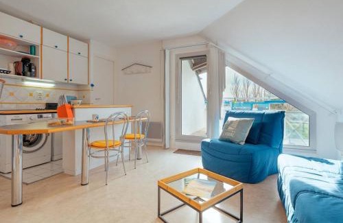 Carnac Apartment | Studio cosy à Carnac, proche plages, avec balcon, parking, et équipements modernes pour 3 personnes - FR-1-477-45