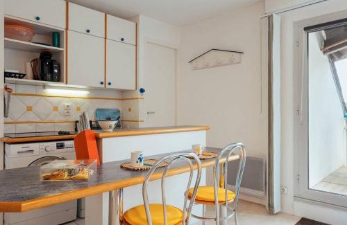 Carnac Apartment | Studio cosy à Carnac, proche plages, avec balcon, parking, et équipements modernes pour 3 personnes - FR-1-477-45