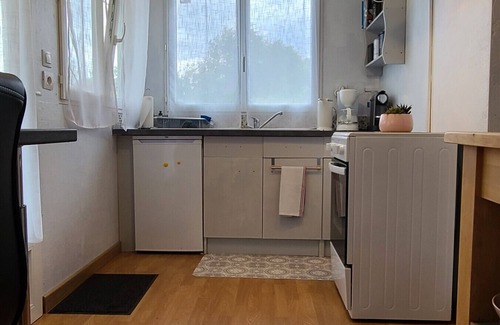 Montjean Apartment | Studio 'Ema Cottage' Private Terrace, Pool & Nature | Perfect for 2