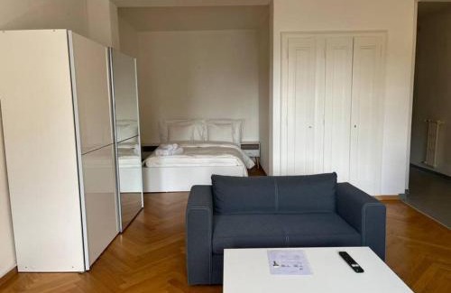 Lausanne Apartment | Studio ensoleillé avec balcon