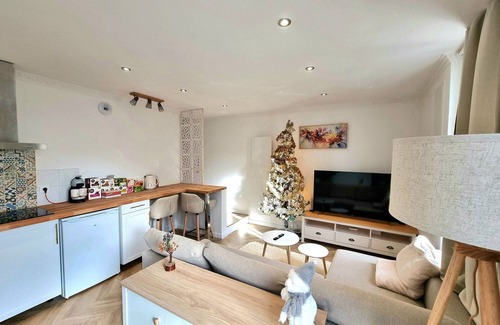 Montpon-Menesterol Apartment | Studio Entier de Standing