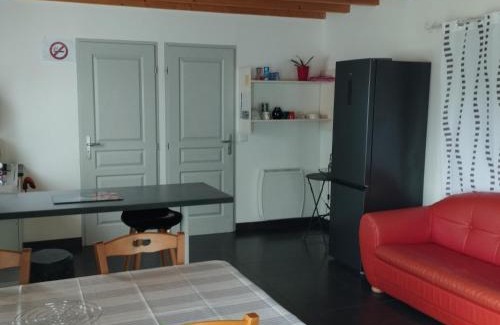 Saint-Romain-de-Benet Apartment | Studio entre terre et mer