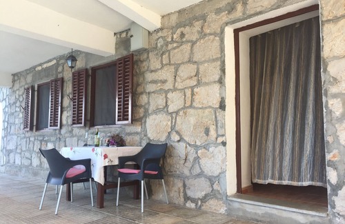 Bogomolje Apartment | Studio flat near beach Cove Mala Pogorila, Hvar (AS-8952-d)