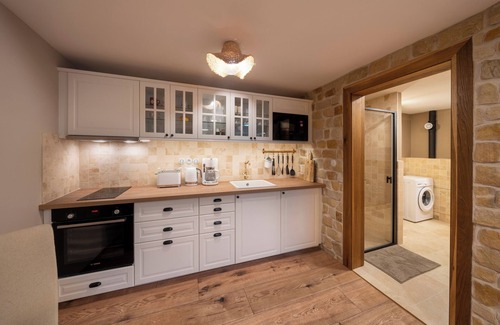 Chyne Apartment | Studio Flat - Sleeps 3 - Parking - Wifi