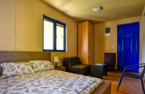 Zeljeznica Apartment | Studio Flat w Balcony and Sea View in Bar