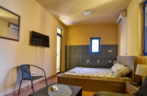 Zeljeznica Apartment | Studio Flat w Balcony and Sea View in Bar