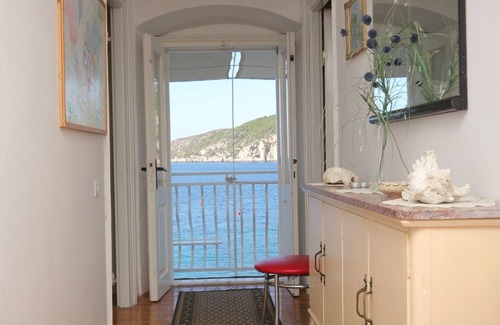 Komiza Apartment | Studio flat with air-conditioning Komiža, Vis (AS-2431-a)