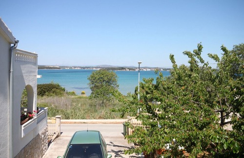 Tkon Apartment | Studio flat with terrace and sea view Tkon, Pašman (AS-6221-a)