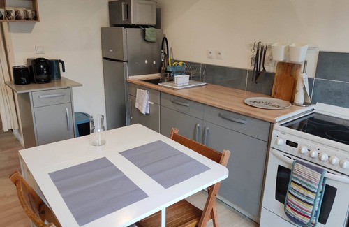 Saint-Andre-de-Sangonis Apartment | Studio Indépendant