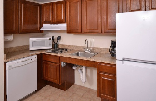 Plainfield Apartment | Studio | Free Breakfast + Outdoor Pool