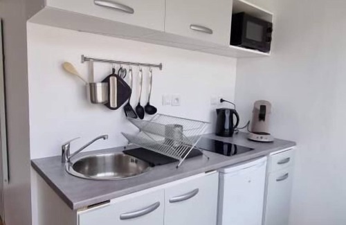 Avesnes-sur-Helpe Apartment | Studio | ground floor | wifi | television