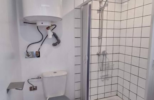 Avesnes-sur-Helpe Apartment | Studio | ground floor | wifi | television