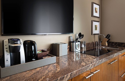 Paradise Island Apartment | Studio Harbor View - 2 Queens or 1 King bed - 523 Sq Ft - Max Occ: 4 Guests