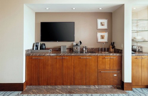 Paradise Island Apartment | Studio Harbor View - 2 Queens or 1 King bed - 523 Sq Ft - Max Occ: 4 Guests