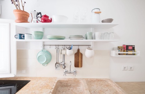 Santo Estevao Apartment | Studio, historic center, private bathroom and kitchenette, transport