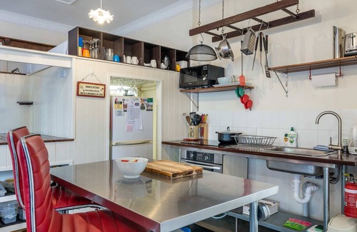 Ashgrove Apartment | Studio in Ashgrove W/Bedroom Loft