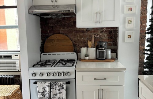 Chinatown Apartment | studio in chinatown/little italy fabulous neighborhood