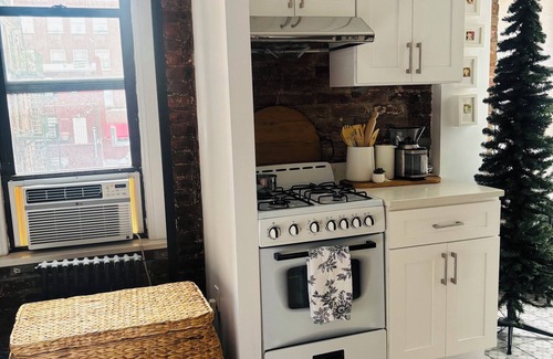 Chinatown Apartment | studio in chinatown/little italy fabulous neighborhood