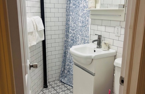 Chinatown Apartment | studio in chinatown/little italy fabulous neighborhood
