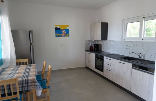 Troizinia Apartment | Studio in vacation home directly by the sea, with large covered terrace