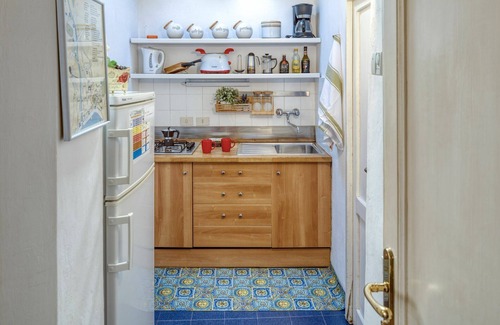 Levanto Apartment | Studio Ivana: apartment for 3, in the centre of Levanto, 200m from beach