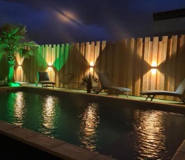 Portet-sur-Garonne Apartment | Studio jacuzzi prive piscine commune