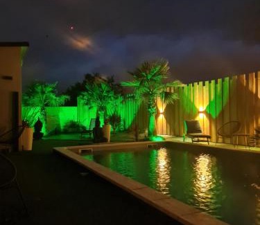 Portet-sur-Garonne Apartment | Studio jacuzzi prive piscine commune