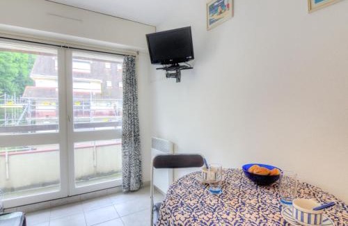 Trouville-sur-Mer Apartment | Studio Les Flots Bleus-1 by Interhome